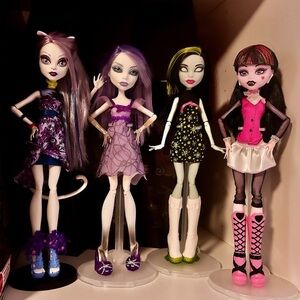 Monster High Dolls Lot - Purple, Black, Pink, Green